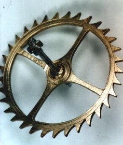 Ankerrad einer Einzeigerwanduhr um 1750